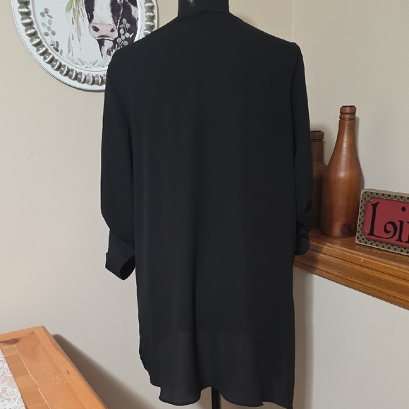 The Limited Elegant Black Blouse - Picture 5 of 6